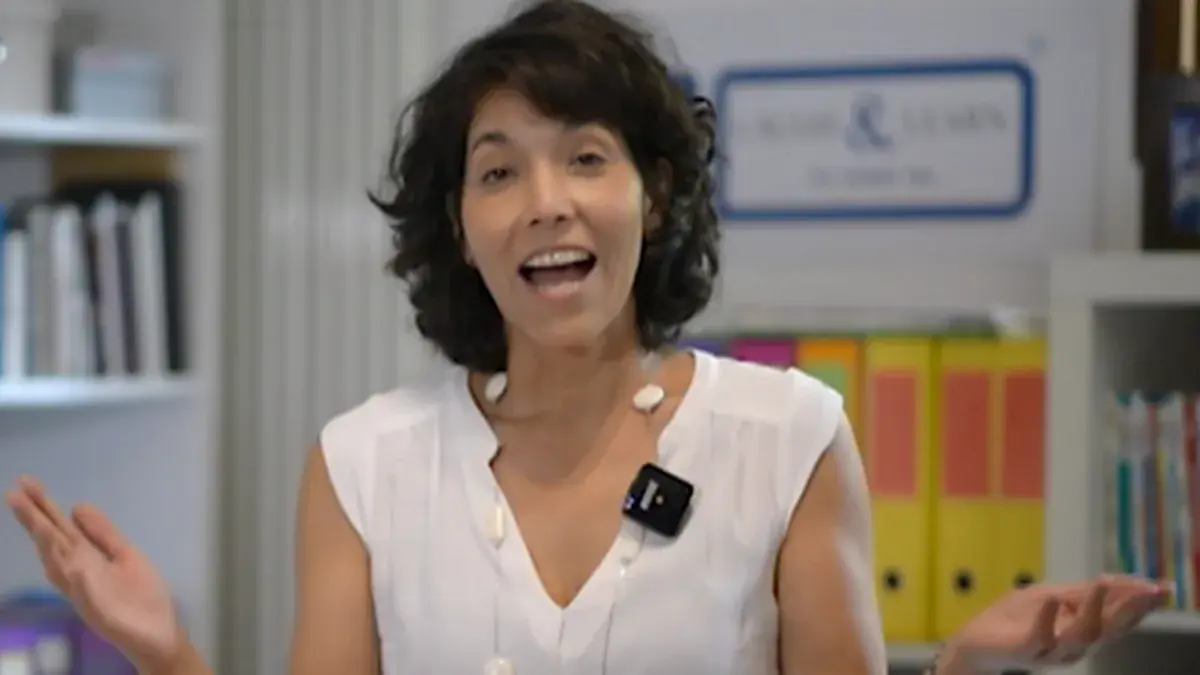 Kikka Uchino, language educator and founder of Laugh & Learn, demonstrating her learning-by-speaking approach